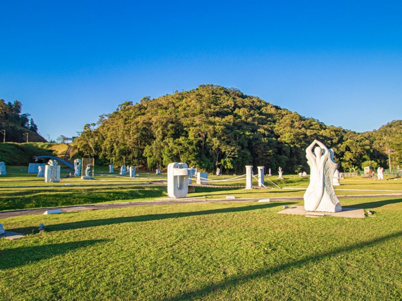 Conheça o Maior Parque das Esculturas da América do Sul em Brusque - SC